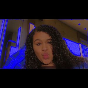 Meet your Posher, Alexia